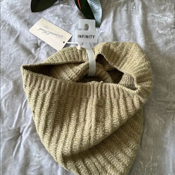 [universal thread] infinity scarf - Picture 2 of 2